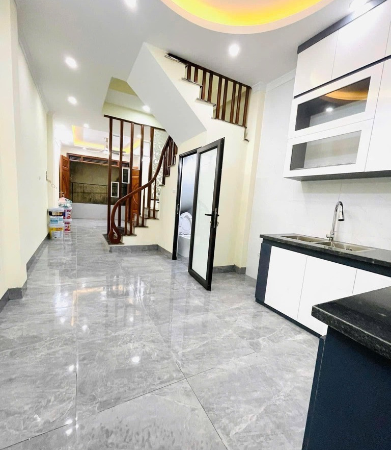 NHÀ CỔ NHUẾ 37m2 -KHU VỰC NHIỀU TIỆN ÍCH TRƯỜNG HỌC CÁC CẤP, CHỢ ĐỦ CẢ – GIÁ 8,x TỶ